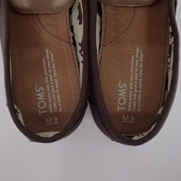 Toms Brown Canvas Shoes Menβs 9 - NWT - Picture 2 of 4
